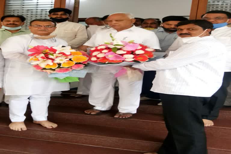 Ramesh Jarkiholi, Mahesh Kumathalli meets CM