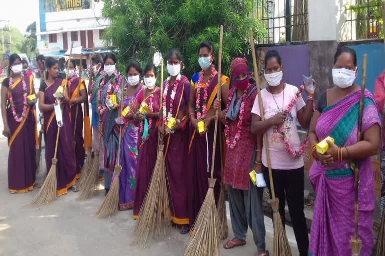 The Constitutional Security Forum honored the cleaning staff in bargarh