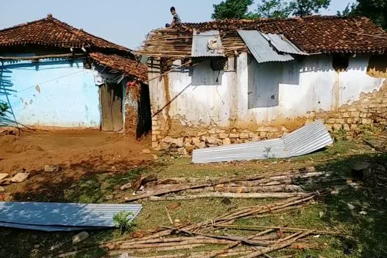 many houses destroyed due to storm in gumla