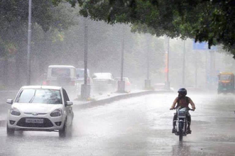 Rain update  Thiruvanthapuram  orange alert  Yellow alert  kerala Rain update  മഴ അപ്‌ഡേറ്റ്സ്  രണ്ട് ജില്ലകളിലെ ഓറഞ്ച് അലർട്ട് പിൻവലിച്ചു  കേരള മഴ വാർത്ത  നിസർഗ  തിരുവനന്തപുരം  ന്യൂനമർദ്ദം