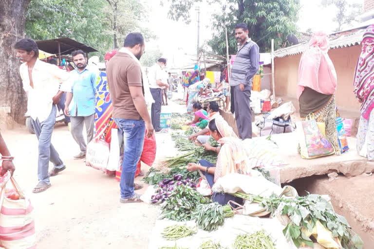 people seen without masks and social distancing in market