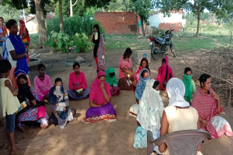 Sanitary pads distributed under Swach Kanya Swasthya Kanya Abhiyan in giridi