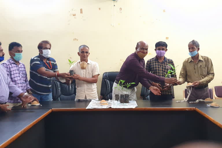 Ussira Industry Bengre distributed mask to Bhatkal journalists