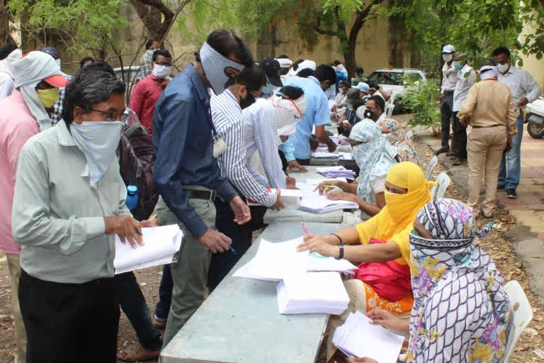 distribution of materials to 426 teams for covid 19 survey in akola