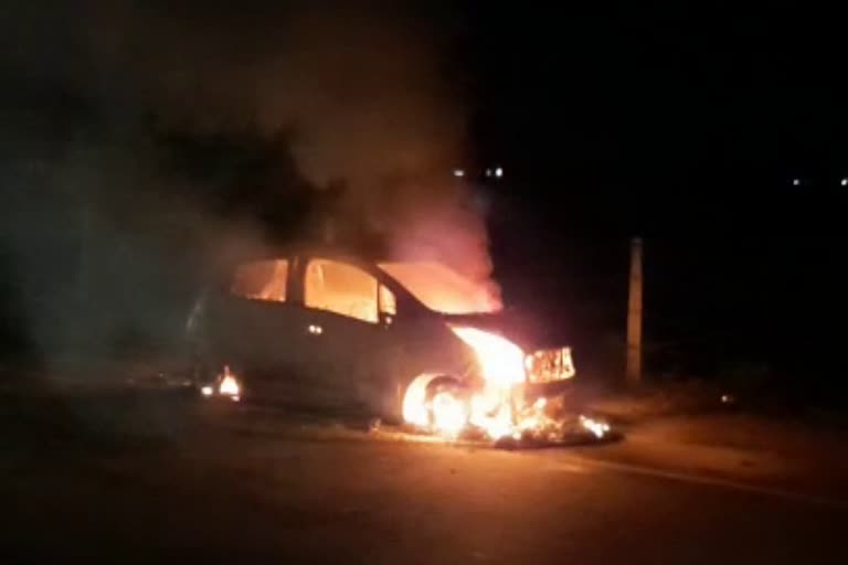 A moving car caught fire in Barara