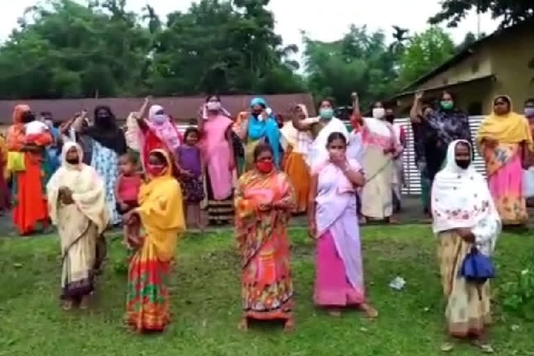 Protest by women at Jania demanding loan relief