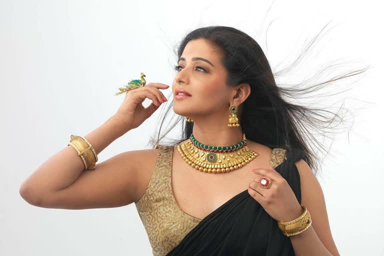 priyamani look in virataparvam