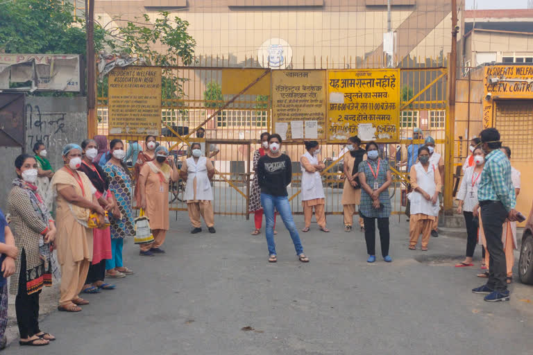 nursing staff of gtb hospital protested at gtb enclave