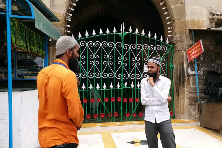 waiting to open shrine's doors of hazrat shah alam sarkar in ahmedabad gujarat