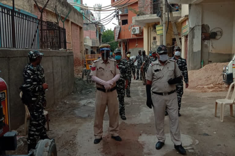 uttam nagar police foot patrolling team aware people over unlock-1