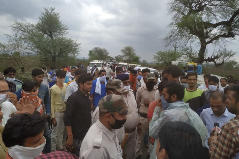 farmers jammed on highway