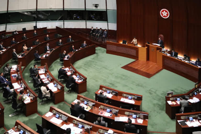 protest in hong kong, national anthem law passed in hong kong, hong kong lagislature, national anthem law controversy in hong kong, ହଂକଂରେ ବିକ୍ଷୋଭ, ହଂକଂରେ ପାରିତ ହେଲା ଜାତୀୟ ସଙ୍ଗୀତ ବିଲ୍‌, ହଂକଂ ବିଧାନସଭା, ହଂକଂରେ ଜାତୀୟ ସଙ୍ଗୀତ ବିଲ୍‌ ବିବାଦ