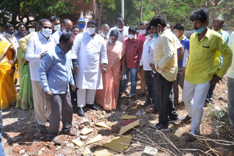 tdp leaders protest at nellore district