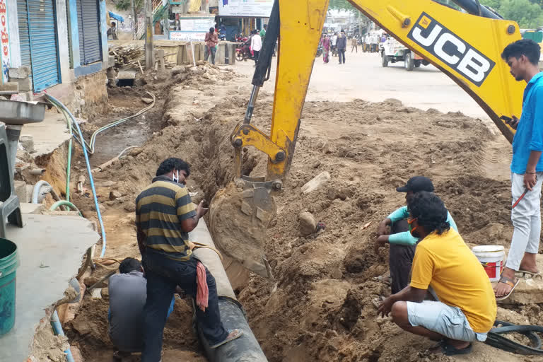 yellandu municipal officers demolished illegal constructions on drainage