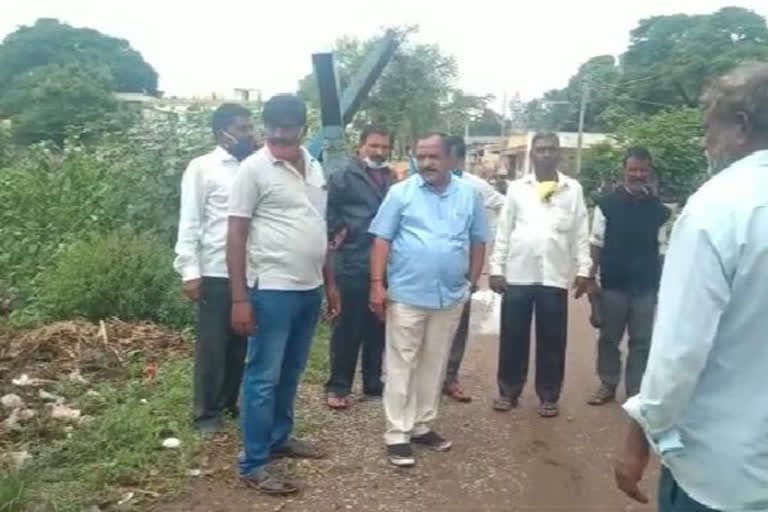 Kundagola town panchayat chief visit thoranagatti lake