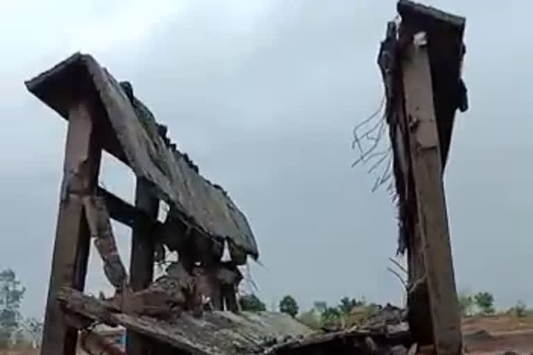 cemetery collapsed due to Nisarga cyclone in thane