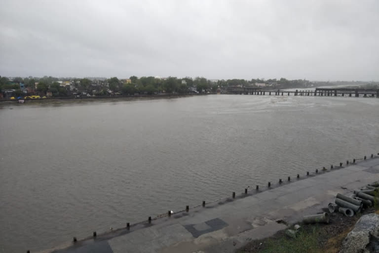 khargone recoreded 744 mm rain