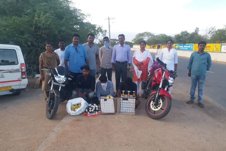 karnataka liquor possession by police at ananthapuram district