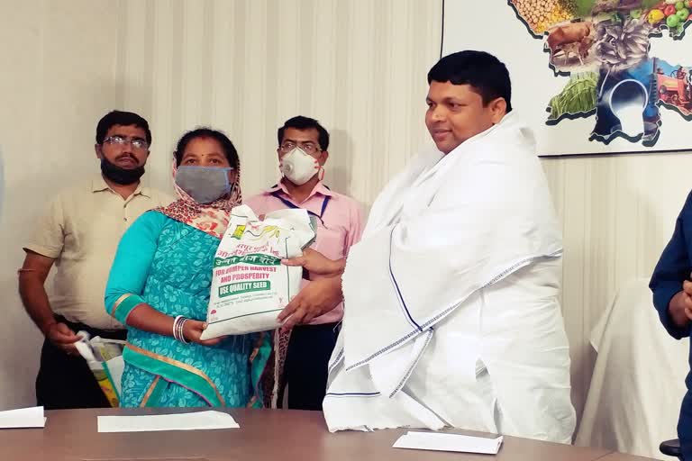 Agriculture Minister distributed seeds