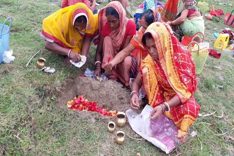 in superstition of corona women worshiped on bank of Ganga in sahibganj