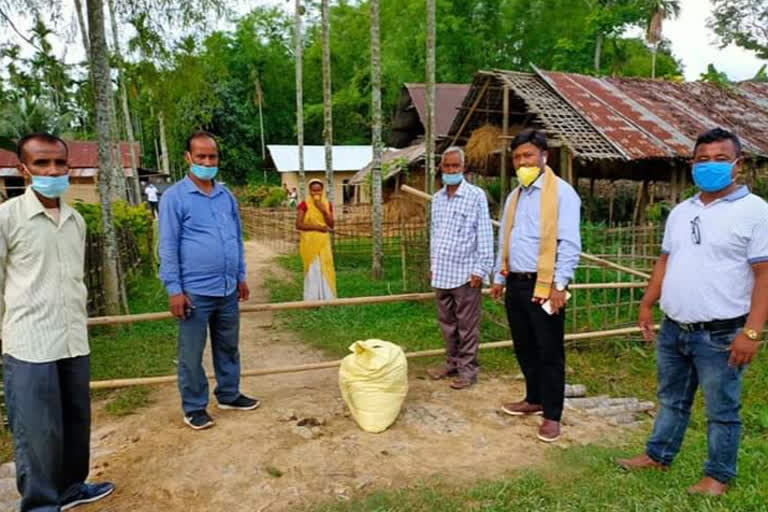 MLA of Moran distributed food among the home quarantined people