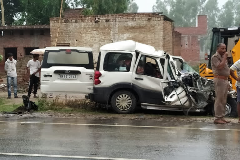 road mishap Uttar Pradesh  uttarpradesh road accident  praygraj lucknow national high way accident  ഉത്തർപ്രദേശ് വാഹനാപകട വാർത്ത  പ്രയാഗ്‌രാജ്- ലഖ്‌നൗ ദേശീയ പാത അപകടം  ഉത്തർപ്രദേശില്‍ വാഹനാപകടത്തില്‍ 9 പേർ മരിച്ചു