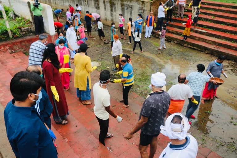 Union Minister Prahlada Patel did shramdaan in Maa Narmada Cleanliness Campaign in Anuppur