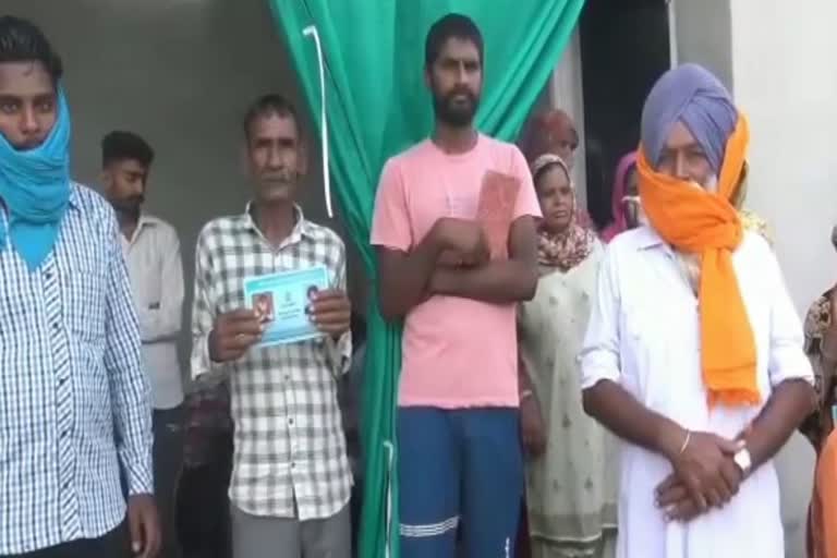 Fazilka: Blue card holders demand registration of case against depu holder