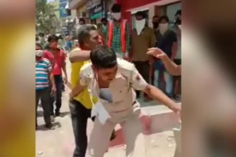 Drunk man attacks cops  Rajasthan  coronavirus outbreak  COVID-19  Jodhpur  രാജസ്ഥാനില്‍ മദ്യലഹരിയിലായ മധ്യവയസ്‌കന്‍ പൊലീസുകാരെ ആക്രമിച്ചു  കൊവിഡ് 19