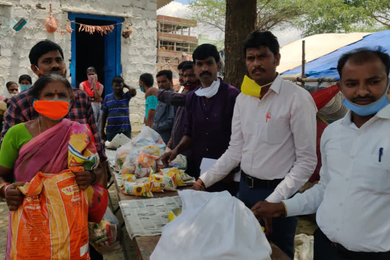 groceries distribution to poor people