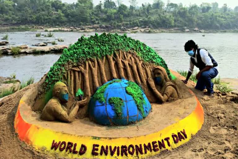 Sand artist gave message of environmental protection by drawing in bokaro