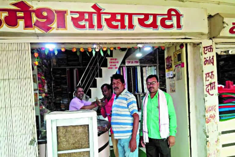 Penalty from shopkeepers for violation of complete lockdown in Rajnandgaon