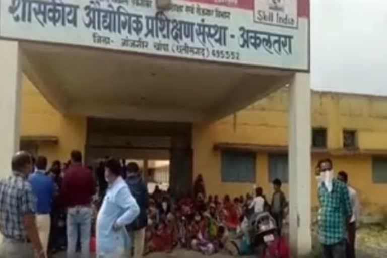 akaltara-quarantine-center-workers-tried-to-run-at-janjgir-champa