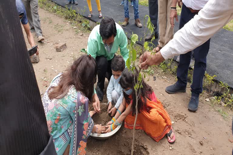 kumbh-mela-administration-celebrated-environment-day-in-haridwar