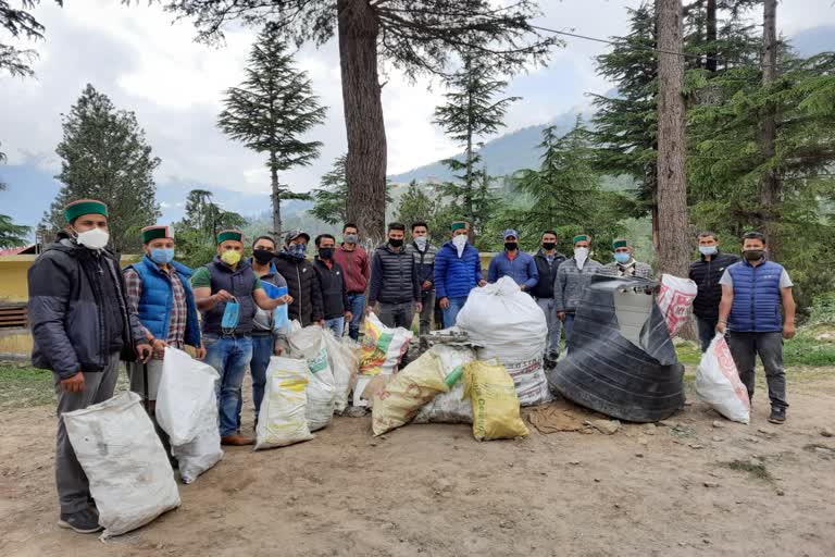 Youth Congress planted saplings on Environment Day