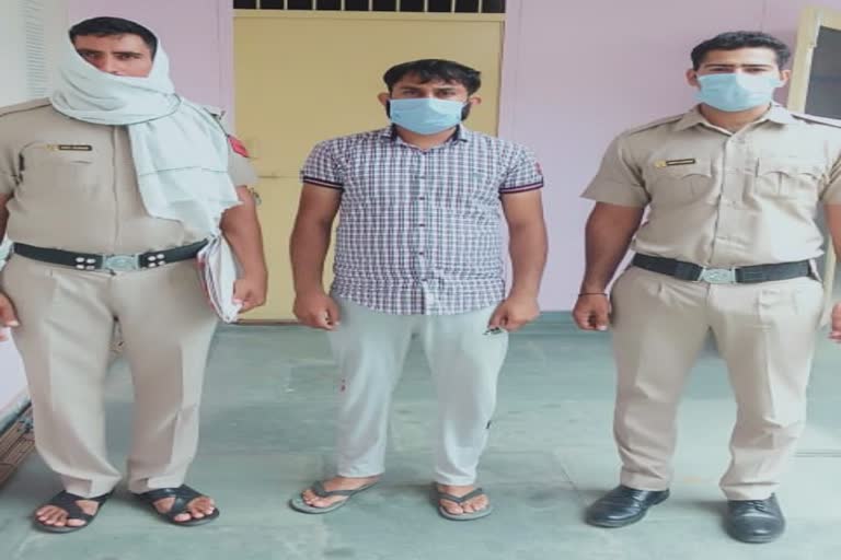 Police arrested absconding accused of check bounce in kharkhoda