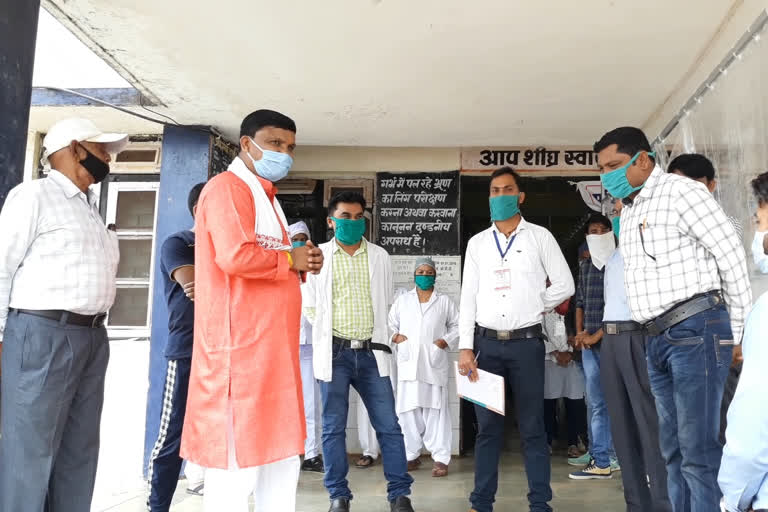 BJP MLA inspects the fever clinic