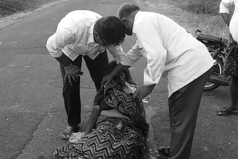 a old lady slipped out  on bike  in prakasam dst vankayalapadu