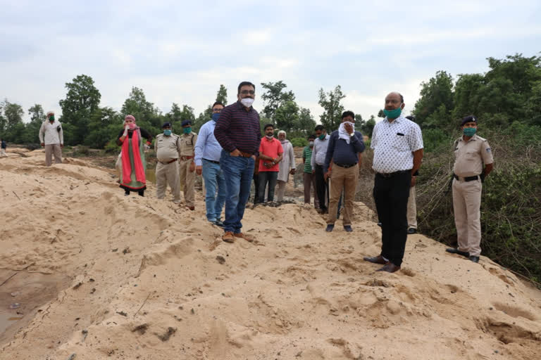 shahdol collector satyendra singh taken action against illegal transportation of sand