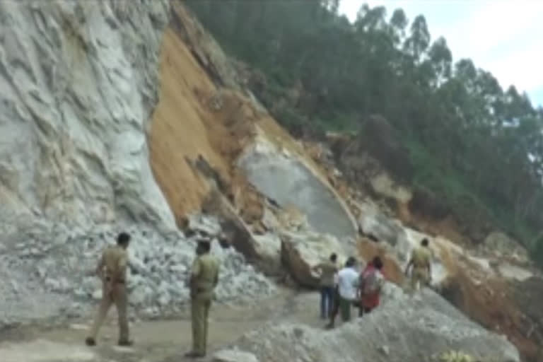 മൂന്നാർ  ഗ്യാപ് റോഡ്  munnar theni gap road  idukki news  landslide idukki