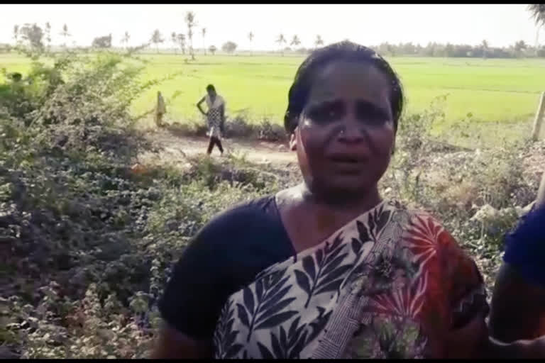 a women comes self burnt due to field problems at nellore