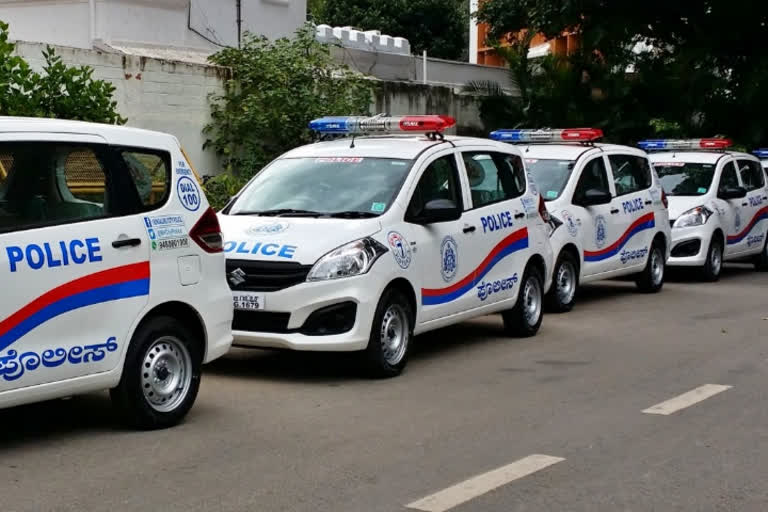 All Police vehicle getting sanitized, All Police vehicle getting sanitized in Bangalore, Bangalorel Police vehicle news, ಪೊಲೀಸ್ ವಾಹನಗಳಿಗೂ ಸ್ಯಾನಿಟೈಸರ್, ಬೆಂಗಳೂರಿನಲ್ಲಿ ಪೊಲೀಸ್ ವಾಹನಗಳಿಗೂ ಸ್ಯಾನಿಟೈಸರ್, ಬೆಂಗಳೂರು ಪೊಲೀಸ್​ ವಾಹನ ಸುದ್ದಿ,