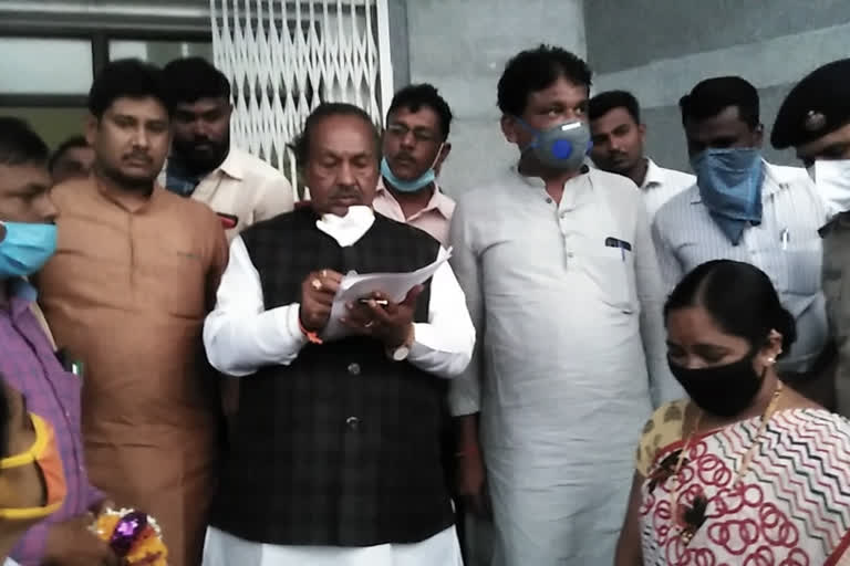 Minister KS Eshwarappa visit, Minister KS Eshwarappa visit to Koppal, Minister KS Eshwarappa news, ಸಚಿವ ಕೆ.ಎಸ್​ ಈಶ್ವರಪ್ಪ ಭೇಟಿ, ಕೊಪ್ಪಳಕ್ಕೆ ಸಚಿವ ಕೆ.ಎಸ್​ ಈಶ್ವರಪ್ಪ ಭೇಟಿ, ಸಚಿವ ಕೆ.ಎಸ್​ ಈಶ್ವರಪ್ಪ ಸುದ್ದಿ,