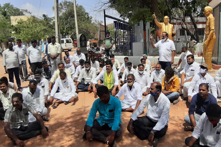 tdp protest at kalyana durgam