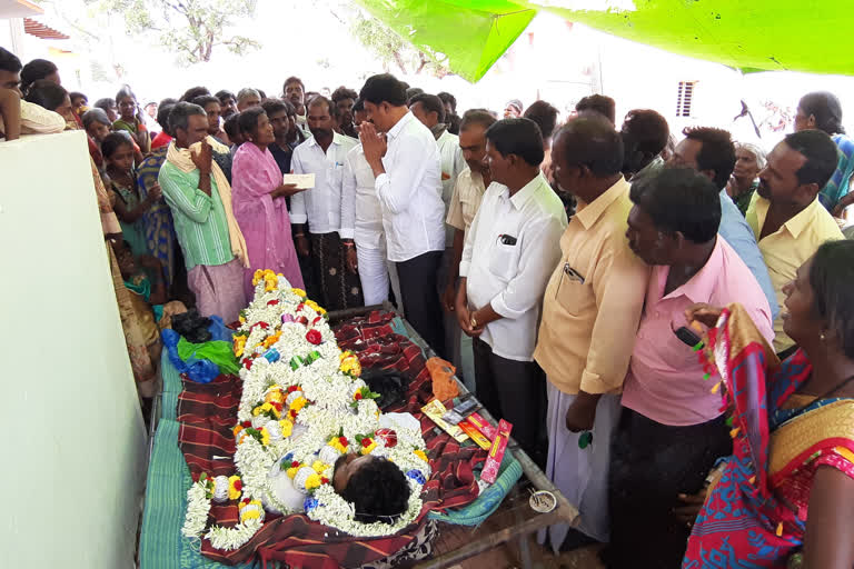 person died in anantapur dst kindurpi due to sunstroke