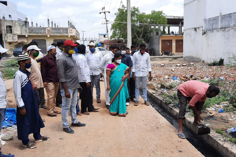 mayor nitu kiran visited cleaning programs in nizamabad