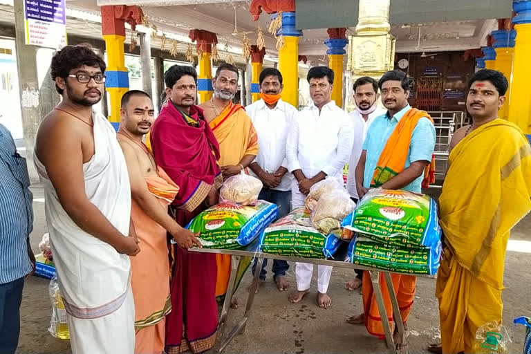 Bjp Leaders Distributed Essential goods for poor Brahmans in sangareddy district