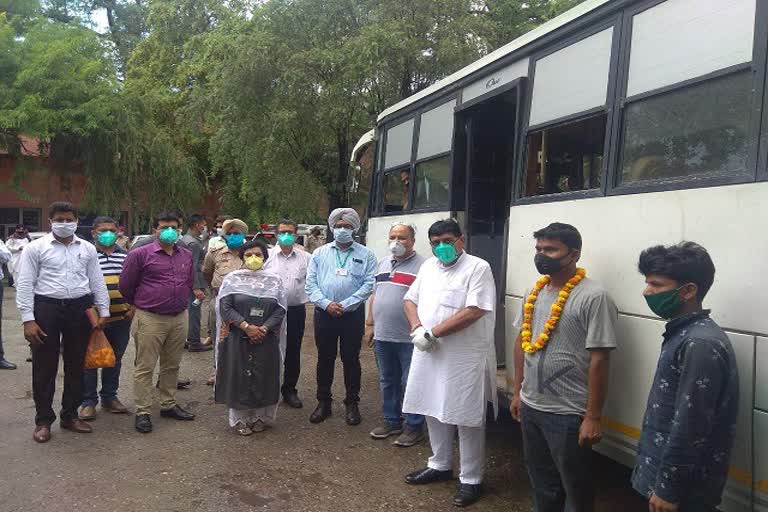 Hoshiarpur, sunder sham arora, Industries Minister Arora, migrant workers