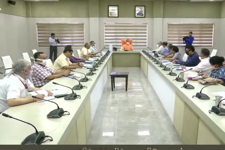 Yogi Adityanath holds a meeting with the officers of COVID-19 management team-11