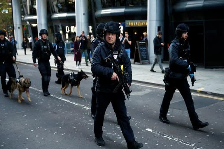 Black Lives Matter  Black Lives Matter protests  London  protests in London  ജോർജ്ജ് ഫ്ലോയിഡിന്‍റെ മരണം  ജോർജ്ജ് ഫ്ലോയിഡ്  ലണ്ടൻ  പ്രതിഷേധം